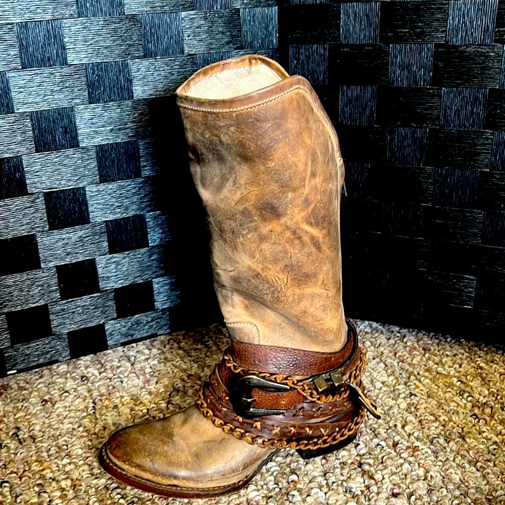 Worn once !!! Just not my style .. was a gift